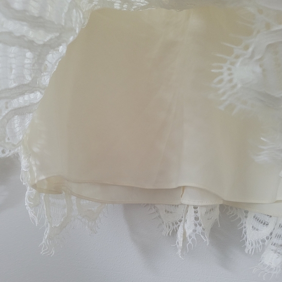 Alexis Waverly Lace Blouse Long Sleeve in Ivory Size Medium - Picture 5 of 16